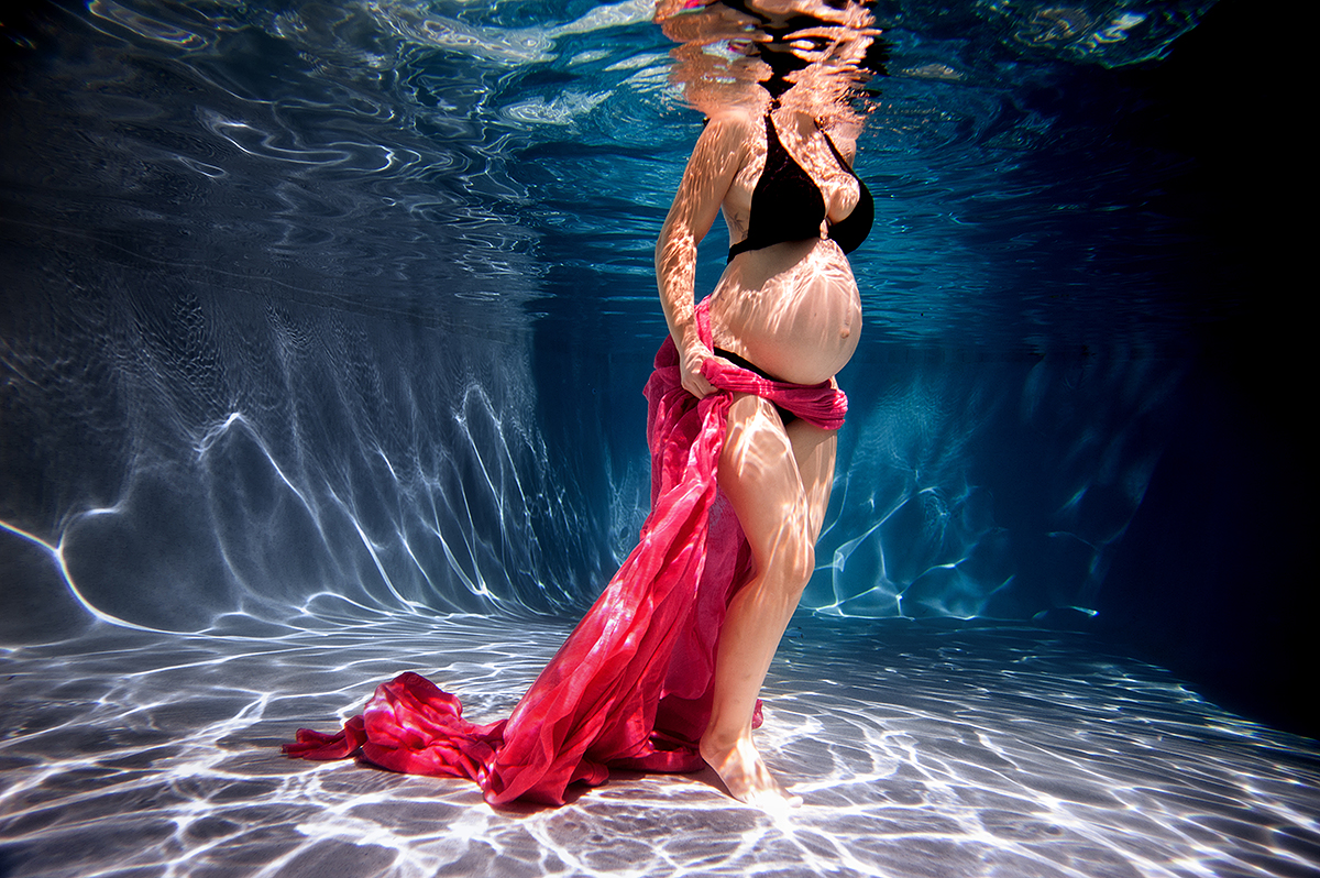 swimming pregnant pictures