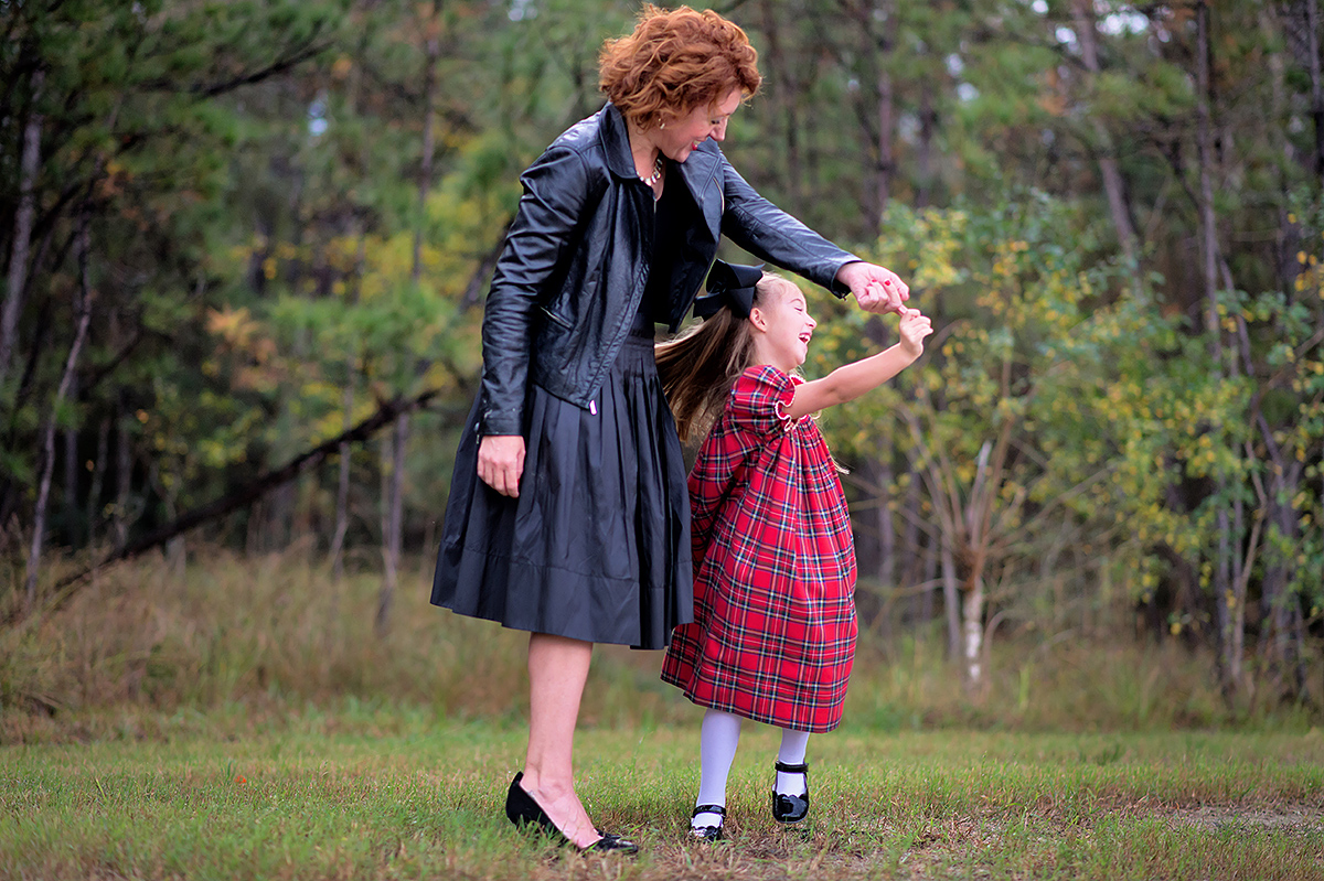 girl loves her mother in photos