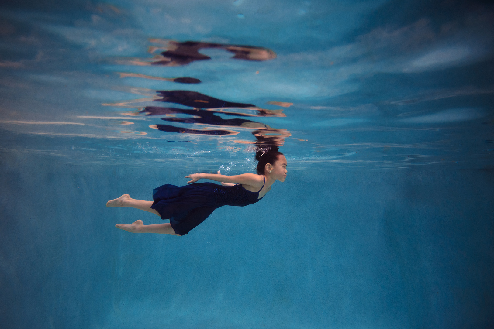 people underwater photography